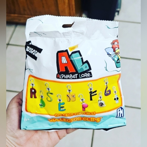 2024 Offical Alphabet Lore Collector Clips Series 1 Letter P - Picture 9 of 10